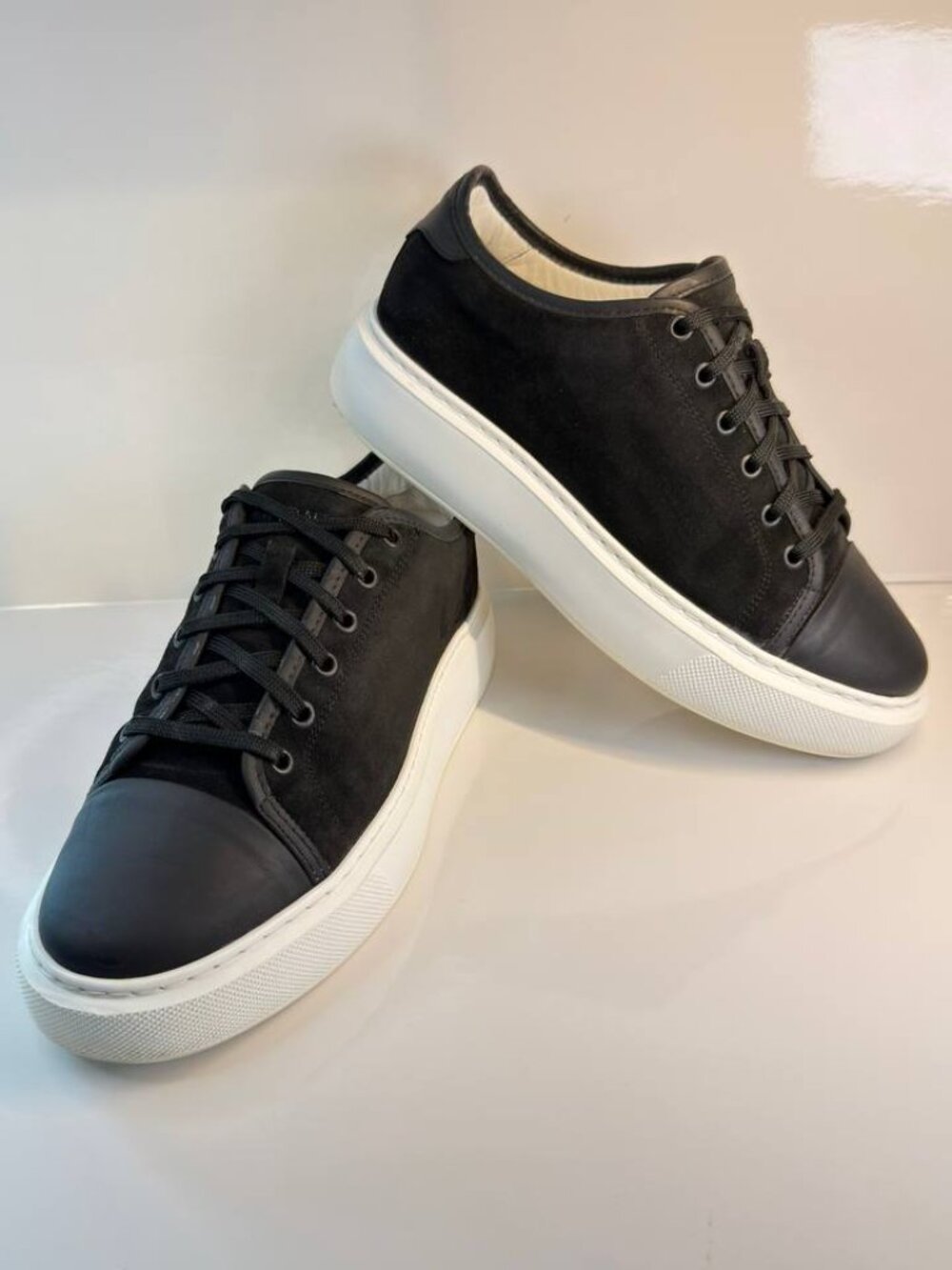 ARNE Men’s Black Suede Low-Top Sneakers – US 9 / UK 8
